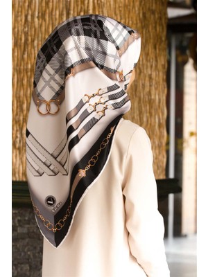 Violla Twill Ekoseli ve Zincir Desenli Gri Renkli 90X90 Eşarp (Ipek Içermez) Dikim Şekli : El Dikişi