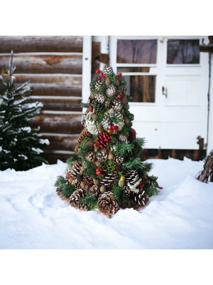 Empressco Bej Doğal Çam Kozalağı Pramit, Yılbaşı Dekoru ve Parti Süsü Için Ideal Seçenektir.