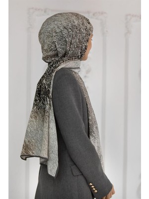 Vissona Lüks Medine Ipeği Zikzak Geometrik Desenli Gri Renkli 75X195 Kırışmaz Şal Moss Krep Dikiş Tipi Italyan Dikişli