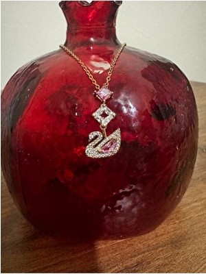 Gold Renk Zarif Taşlarla Süslenmiş Kadın Kuğu Kolye Hediyelik