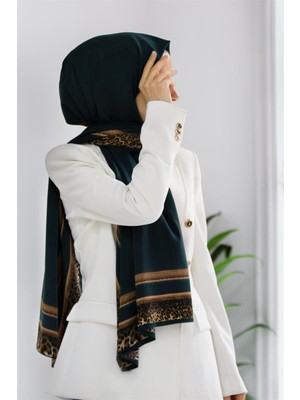 Vissona Lüks Medine Ipeği Leopar Bordür Desenli Petrol Yeşili Renkli 75X195 Kırışmaz Şal Moss Krep Dikiş Tipi Italyan Dikişli