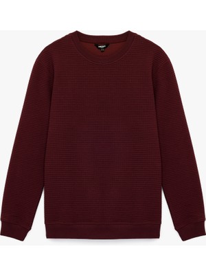 Koton Regular Fit Uzun Kollu Dokulu Bisiklet Yaka Sweatshirt