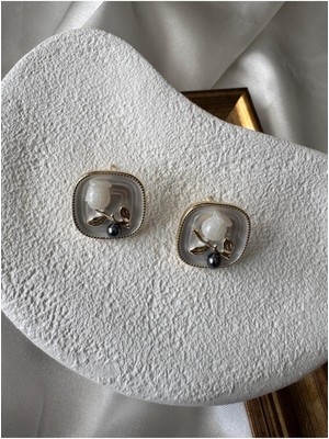 H&S Aksesuar Vitange Beyaz Lale Çiçekli Tasarım Küpe