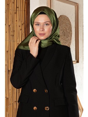 Vissona %100 Twill Ipek Çizgi Desenli Haki Yeşili Renkli 90X90 Eşarp Dikim Şekli : El Dikişi