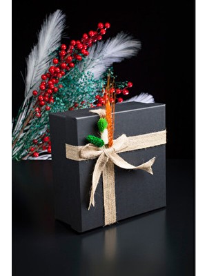 Adenz Hediye Kutusu Siyah - Kırpık Kağıt - 1. Sınıf Kurdele- Kuru Çiçek Süsleme - Yılbaşı