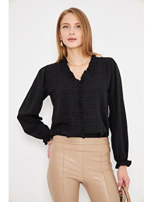 Armonika Kadın Siyah Yakası ve Önü Fırfır Detaylı Kolları Lastikli Uzun Kollu Bluz ARM-25K001030