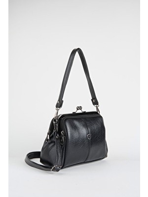 Vivaq Kadın Siyah Kelebek 4 Bölmeli Astarlı Burslu ve Fermuar Kapama El Kol ve Omuz Çantası