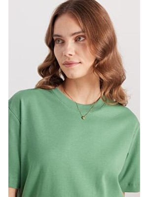 Tudors Kadın Relax Fit Rahat Kesim %100 Pamuk Yumuşak Dokulu Hafif Kalın Basic Bisiklet Yaka Yeşil Tişör