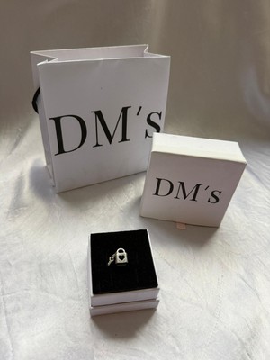 DMs Silver Kalpli Şekilde Oyulmuş Kilit Anahtar Gümüş Charm'ı