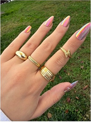 Kadın Gold 4’lü Yüzük Seti – Modern ve Şık