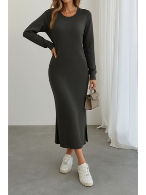 Gökyüzü Moda Kadın Uzun Kollu Bisiklet Yaka Yırtmaç Detay Triko Midi Boy Elbise