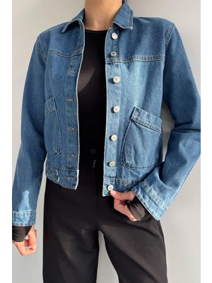 Gülseli Kadın Çift Cepli Ön Düğmeli Kuşgözü Detaylı Jean Kot Ceket P-00019429