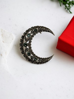 Fayra Accessories Kristal Taş Işlemeli Hilal Broş