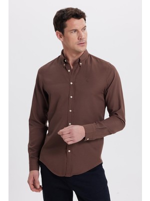 Tudors Erkek Slim Fit Dar Kesim Düz Oxford Armalı Düğmeli Yaka Kahverengi Spor Gömlek