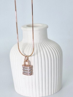 Duru Aksesuar Vip Seri Rosegold Renk Kilit Model Kolye