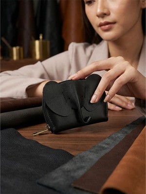 Fil Şekilli Gerçek Deri Kartlık – Bereket ve Şans Sembolü Akordeon