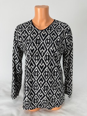 Yaşar Triko Kadın Siyah Beyaz Desenli U Yaka Uzun Kollu Yanları Yırtmaçlı Süet Anne Penye Tişört