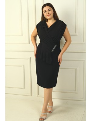 By Saygı Kadın Ön ve Arka V Yaka Tek Ucu Taşlı Çapraz Pliseli B.b. Elbise