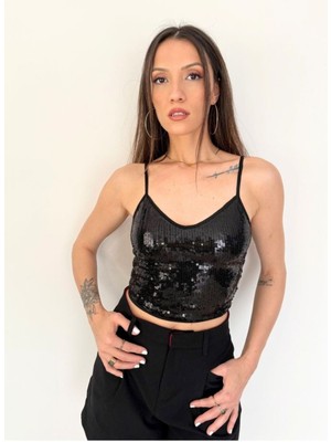 ✨ Işıltının Gücüyle Parla: Siyah Payetli Crop Top