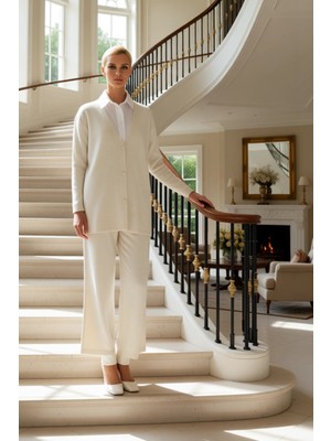 Kadın Alt Üst Düşük Kol V Yaka Inci Düğmeli Triko Hırka Geniş Paça Rahat Kesim Pantolon Ikili Takım