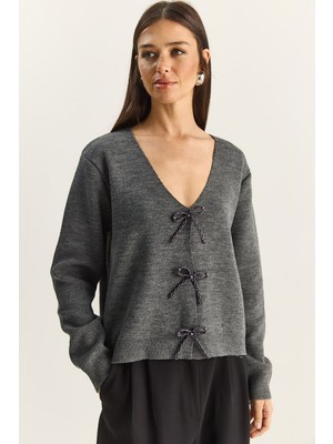 Shade Kadın Incili Fiyonk Aksesuarlı V Yaka Triko Hırka