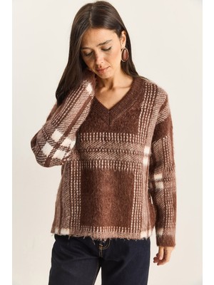Shade Kadın Ekose Desenli V Yaka Şardonlu Triko Kazak