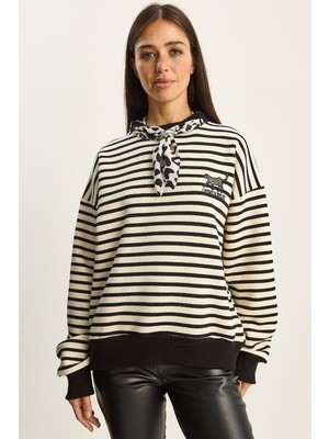 Shade Kadın Fular Detaylı Leopar Nakışlı Çizgili Üç Iplik Şardonlu Oversize Sweatshirt