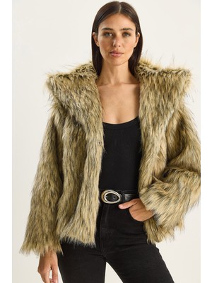 Shade Kadın Geniş Yakalı Astarlı Kısa Premium Suni Kürk Ceket
