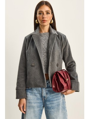 Shade Kadın Kruvaze Yaka Astarlı Cep Detaylı Kaşe Kısa Ceket Kaban