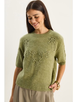 Shade Kadın Çiçek Motifli Kabartma Nakış Detaylı Kısa Kollu Triko Kazak