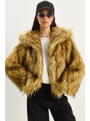 Shade Kadın Geniş Yakalı Astarlı Kısa Premium Suni Kürk Ceket