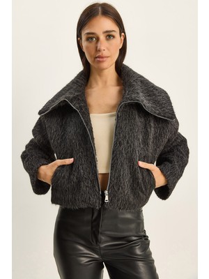 Shade Kadın Geniş Yakalı Cep Detaylı Astarlı Şardonlu Kaşe Crop Kaban