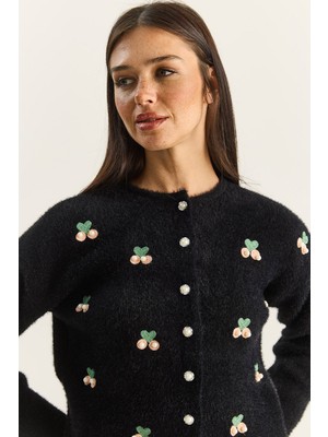 Shade Kadın Yumuşak Dokulu Kiraz Nakışlı Inci Aksesarlı Triko Hırka