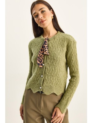 Shade Kadın Saç Örgülü Fular Detaylı Düğmeli Hırka