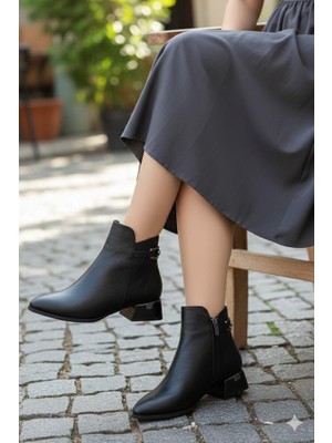 Fort 573102 Toka Detaylı Burnu Sivri 3 cm Kalın Topuk Fermuarlı Kadın Bot