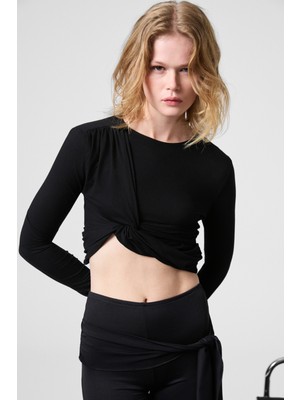 Grimelange Slate Kadın Yuvarlak Yaka Önü Düğüm Detaylı Vücuda Oturan Esnek Kumaşlı Crop Siyah Bluz