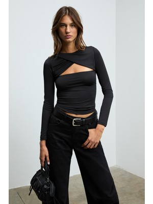 Grimelange Glınt Kadın Yuvarlak Yaka Ön Roba Dekolteli Vücuda Oturan Esnek Kumaşlı Siyah Bluz