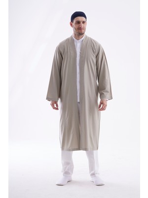 Beratnur Erkek Namaz Elbisesi – V Yaka, Düğmesiz, Önü Açık Cübbe / İmam Cübbesi – Bej