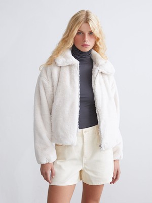 LC Waikiki Xsıde Ekru Gömlek Yaka Kadın Pelüş Mont