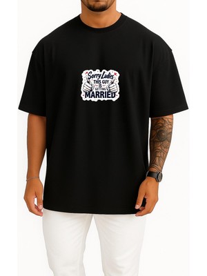 Bahriyeli Collection Oversize Üzgünüm Kızlar Bu Adam Evlendi Göğüs Baskılı Unisex T-Shirt