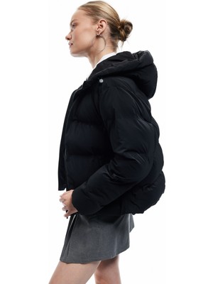 Koton Kadın Kapüşonlu Su Itici Şişme Mont Siyah Uzun Kollu Fermuarlı Cepli Kış Modeli