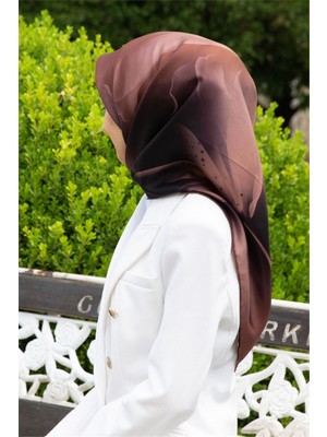 Vissona %100 Twill Ipek Çiçek Desenli Soğan Kabuğu Renkli 90X90 Eşarp Dikim Şekli : El Dikişi