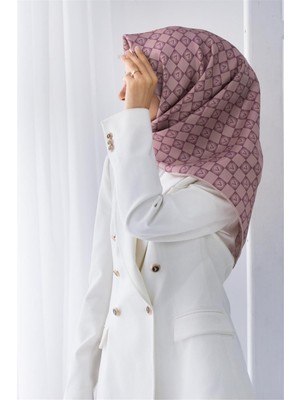 Vissona %100 Twill Ipek Monogram Desenli Pudra Renkli 90X90 Eşarp Dikim Şekli : El Dikişi