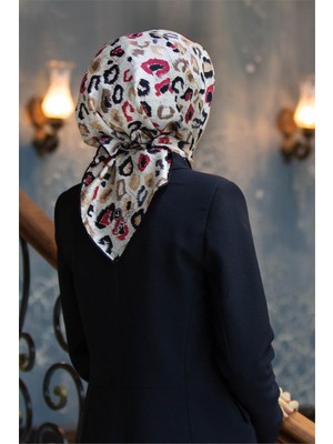 Vissona %100 Twill Ipek Renkli Leopari Desenli Kırmızı - Siyah Renkli 90X90 Eşarp Kenar Dikiş Şekli El Dikişli