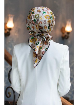 Vissona %100 Twill Ipek Renkli Leopari Desenli Turuncu - Zümrüt Yeşili Renkli 90X90 Eşarp Kenar Dikiş Şekli El Dikişli