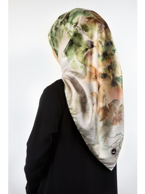 Violla Rayon Sulu Boyalı Çiçek Desenli Zümrüt Yeşili Renkli 90X90 Eşarp (Ipek Içermez) Dikim Şekli : El Dikişi