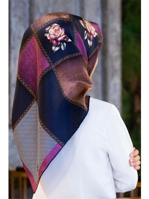 Vissona %100 Twill Ipek Dokulu Çiçekli ve Geometrik Desenli Lacivert - Mürdüm Renkli 90X90 Eşarp Dikim Şekli : El Dikişi
