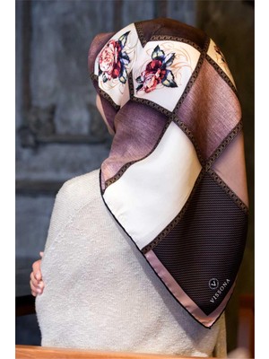 Vissona %100 Twill Ipek Dokulu Çiçekli ve Geometrik Desenli Pudra - Bej Renkli 90X90 Eşarp Dikim Şekli : El Dikişi