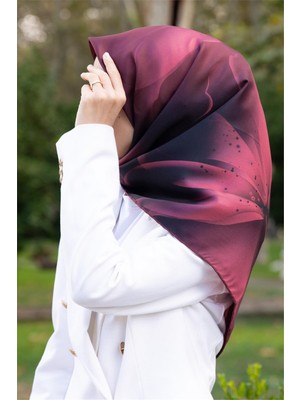 Vissona %100 Twill Ipek Çiçek Desenli Gül Kurusu Renkli 90X90 Eşarp Dikim Şekli : El Dikişi