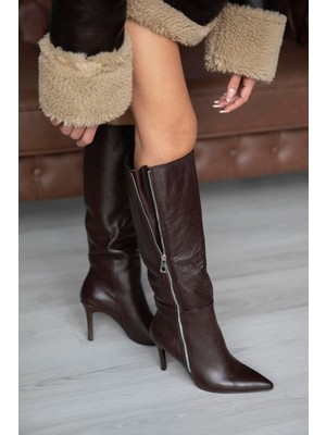 Stilbagshoes Karola Yan Fermuar Detaylı Topuklu Hakiki Deri Kadın Çizme Kahve